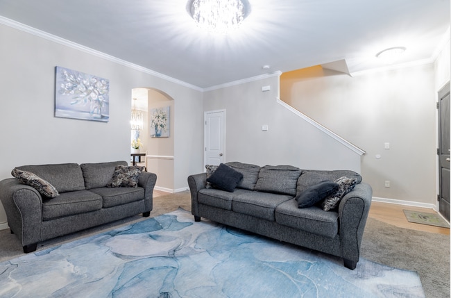 Building Photo - Updated 3BR Townhouse with Kitchen Island & Walk-In Closets