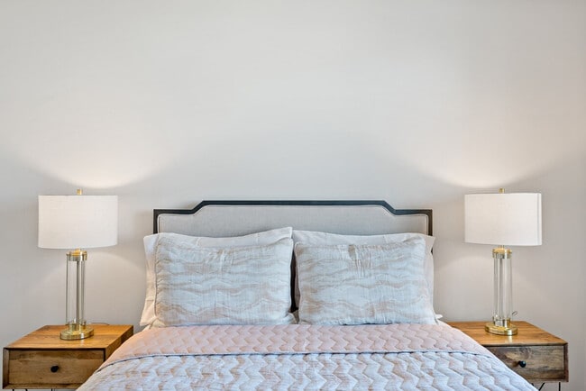 Building Photo - 1820 Fonthill Ct