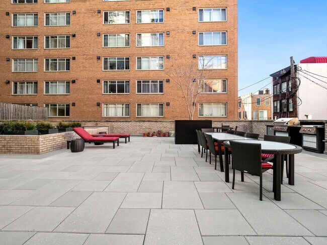 Building Photo - 950 25th St NW