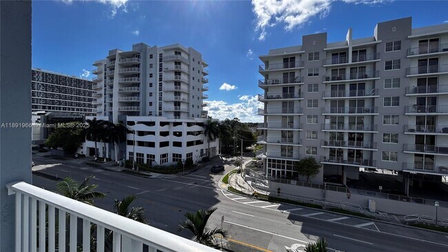 Building Photo - 2575 SW 27th Ave