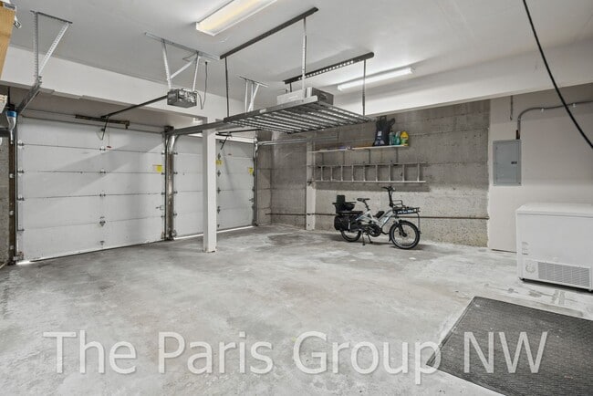 Building Photo - Marvelous Madison Valley Home * Central A/...