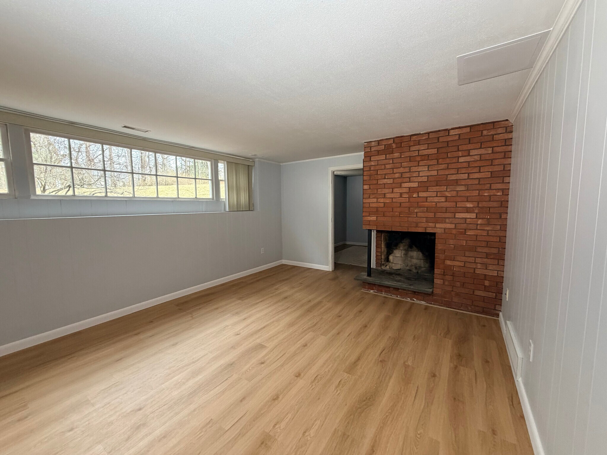 Building Photo - 18 Colonial Dr