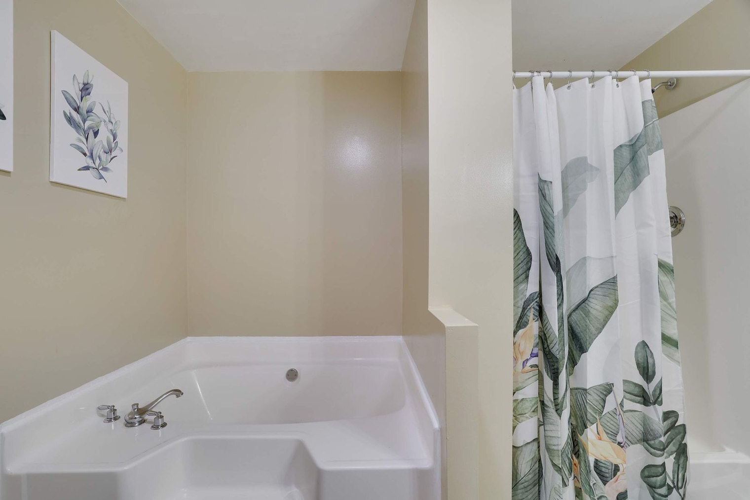 Building Photo - 255 Hillary Dr W