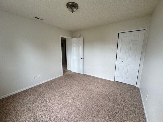 Building Photo - 1723 Elijah Blue Dr