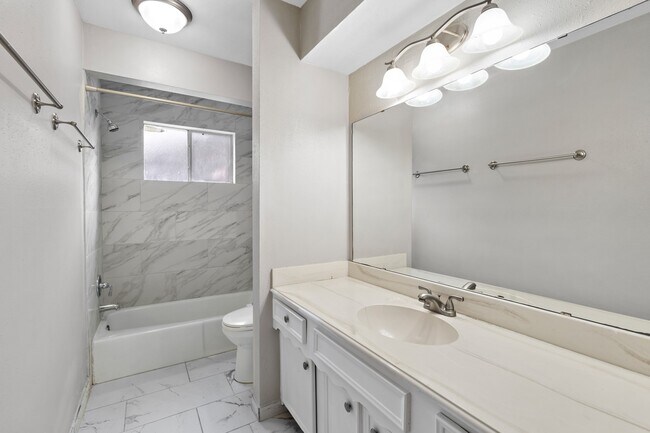 Building Photo - 13542 Wimbledon Dr