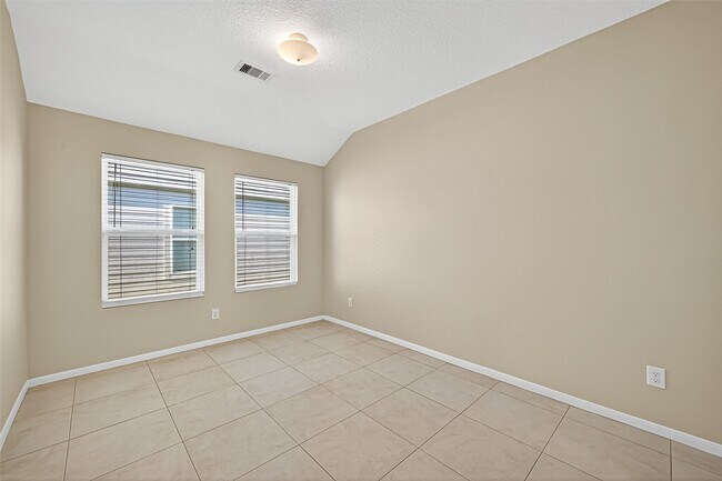 Building Photo - 3343 Apple Dale Dr