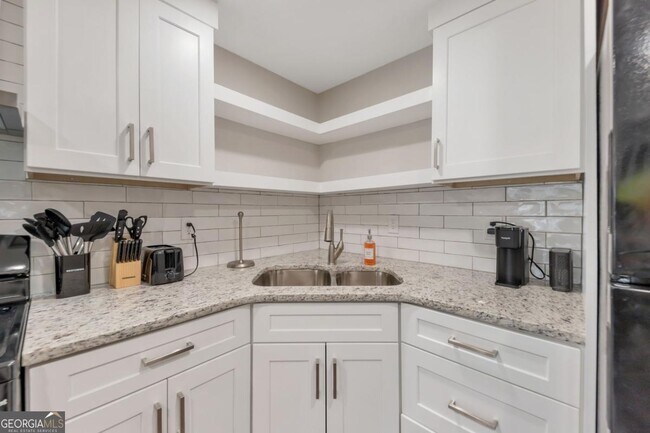 Building Photo - 243 N Georgia Ave