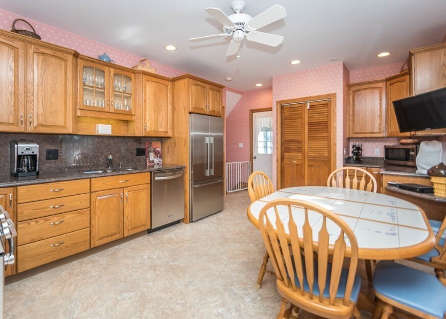 Building Photo - 41 Rich St