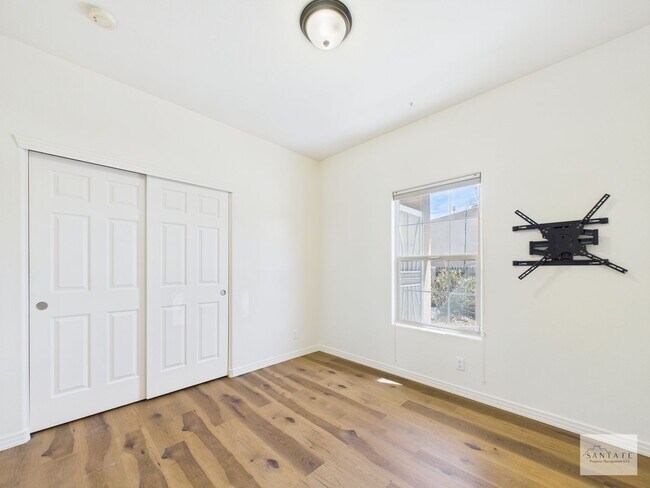 Building Photo - Freshly Upgraded Single Family Home Available Now!