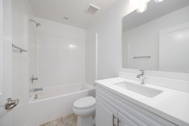 Building Photo - 1749 Laurelwood Wy