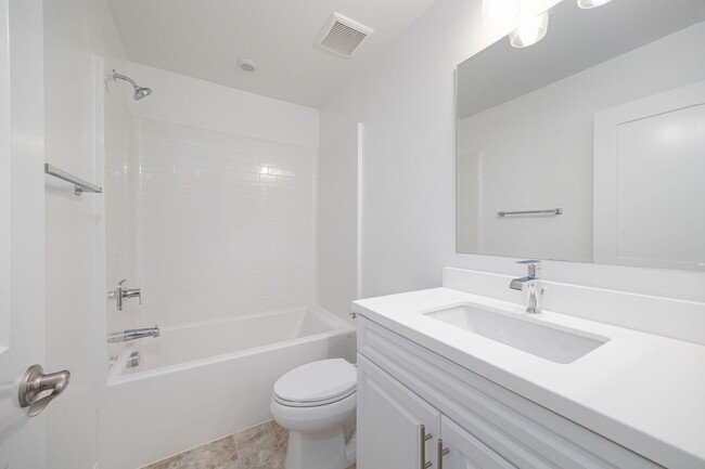 Building Photo - Brand New Never-Lived-In Home in Melrose H...