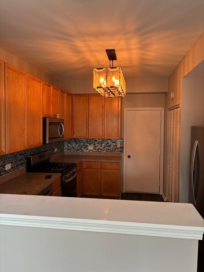 Building Photo - 1858 S Fallbrook Dr