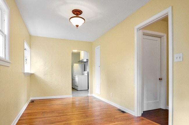 Building Photo - Classic single story house with furnished basement. Near Interurban trails and Jackson Golf course.