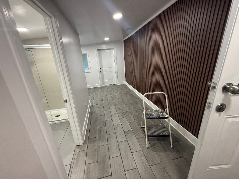 Building Photo - 961 Eastside Dr SE