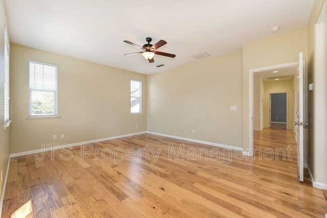 Building Photo - 280 Soaring Hawk Ln