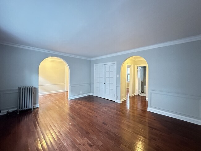 Building Photo - 547 W Surf St