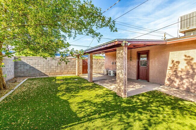 Building Photo - 1626 W Taylor St