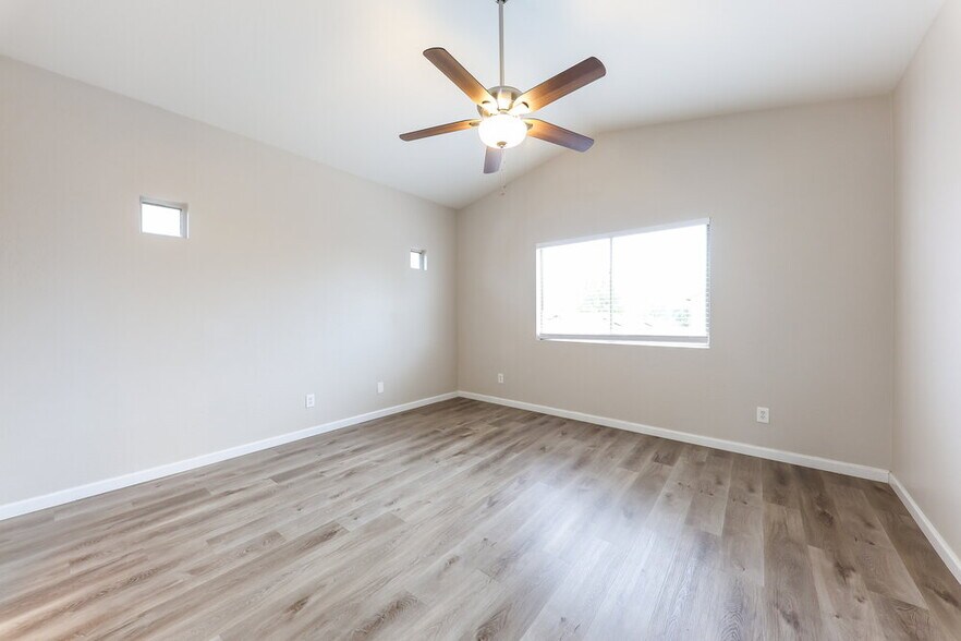 Building Photo - 13045 W Columbine Dr