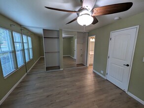Building Photo - Pleasant Hill 1/1 Condo Available Now!