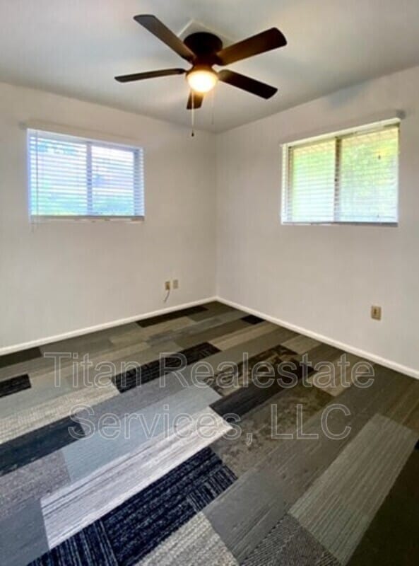 Building Photo - 304 Academy Rd