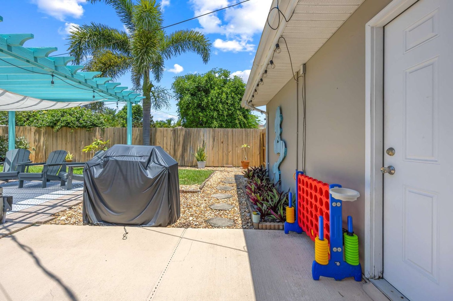 Building Photo - 128 Martin St