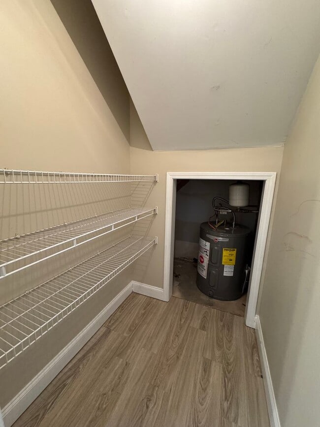 Building Photo - Nice 2/2.5 Townhouse in East Rome- $1,295