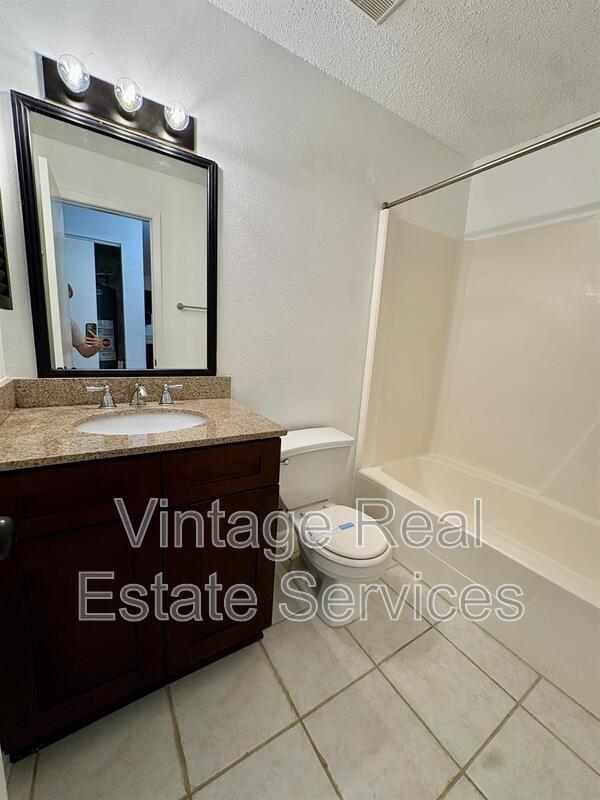 Building Photo - 231 Red Maple Pl