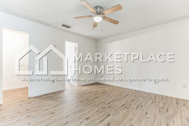 Building Photo - 1533 Kingfisher Ln N