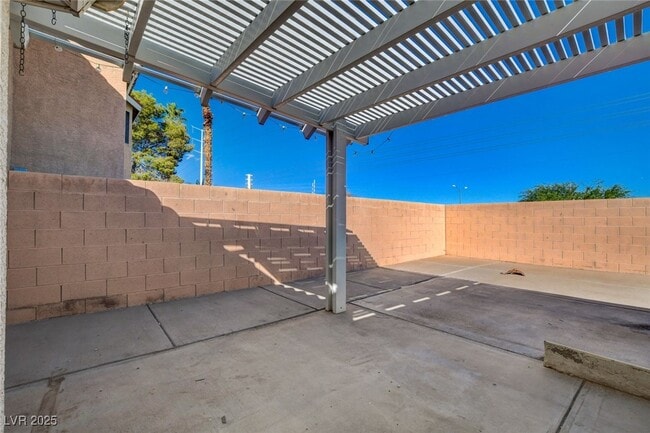 Building Photo - 904 Ambusher St