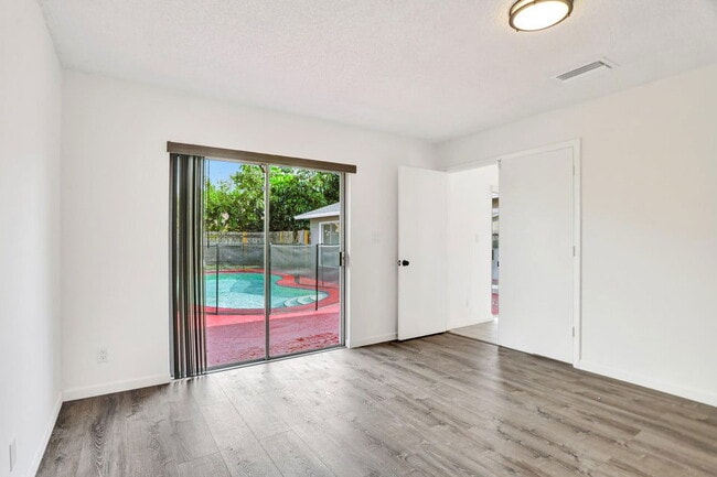 Building Photo - 8211 NW 45th Ct