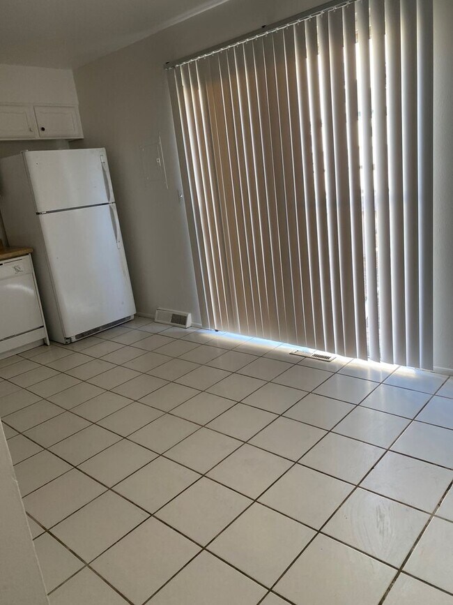 Building Photo - Triplex townhome blocks away from Anshutz ...