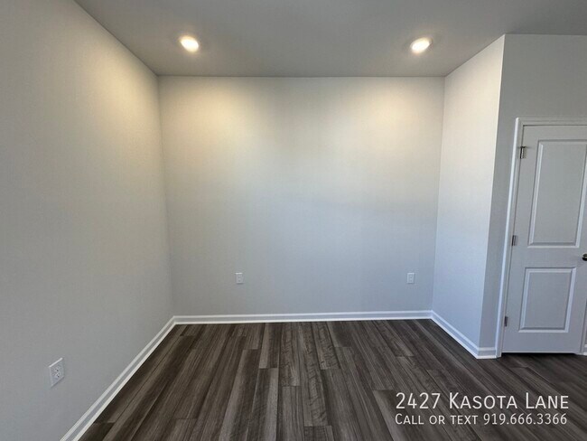 Building Photo - 2427 Kasota Ln