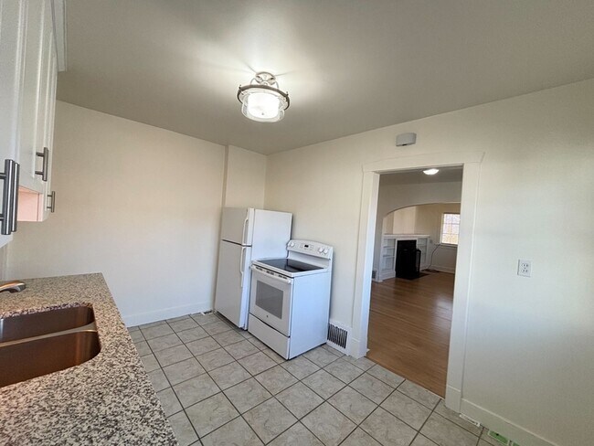 Building Photo - 361-361 Williams Ave S