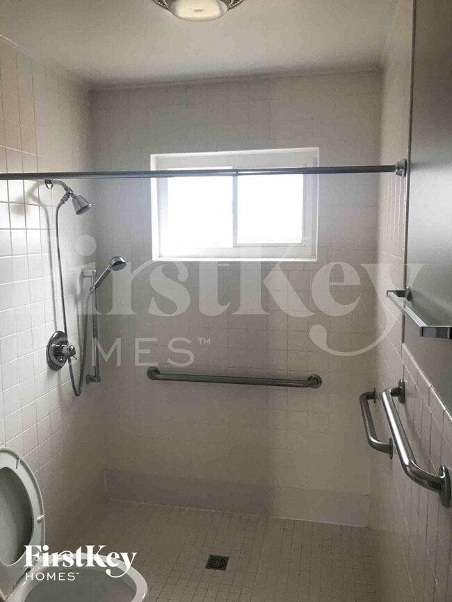 Building Photo - 1758 Hilltree Dr