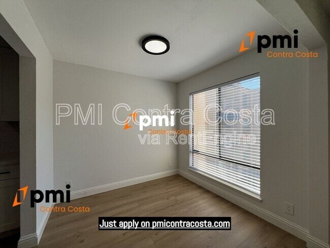 Building Photo - 320 N Civic Dr