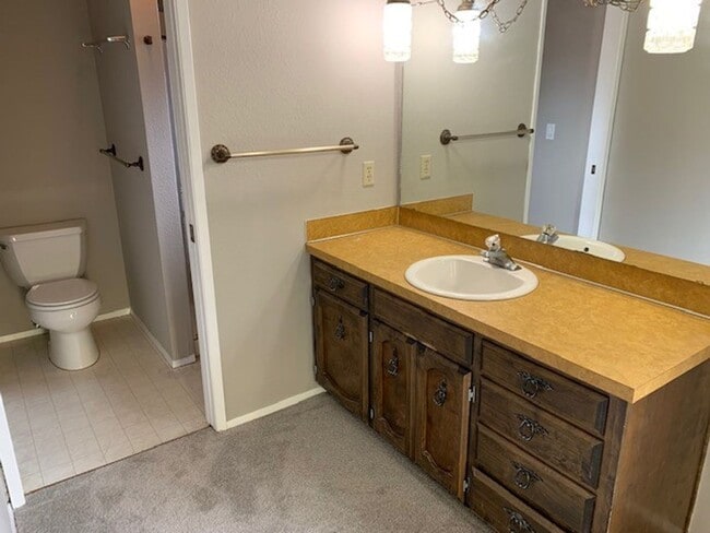 Building Photo - Kenmore House / RENT SPECIAL