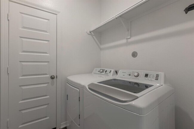 Building Photo - 16742 Rover Ln
