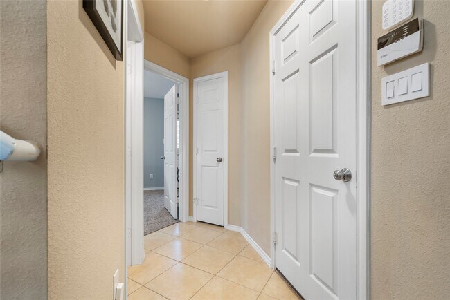 Building Photo - 5239 Schuler St