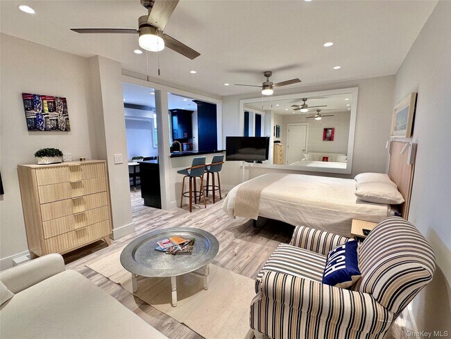 Building Photo - 94 Main St