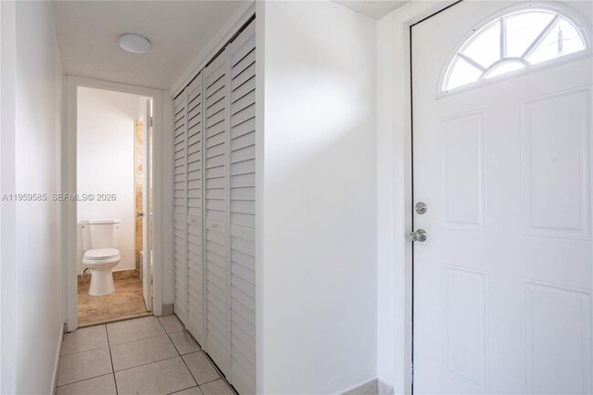 Building Photo - 5021 W Oakland Park Blvd