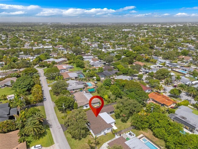 Building Photo - 9121 Ridgeland Dr