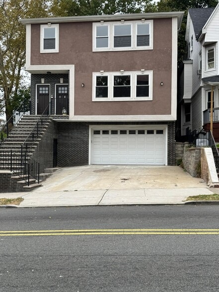 Building Photo - 61 N Grove St
