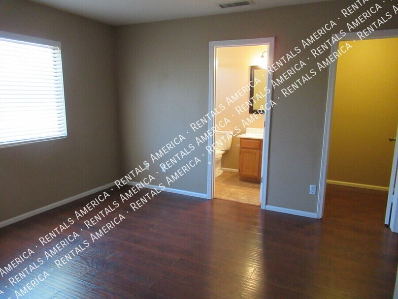 Building Photo - 3142 W Foothill Dr