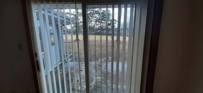 Building Photo - 204 Snead Dr