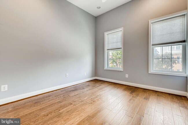 Building Photo - 111 E Randall St