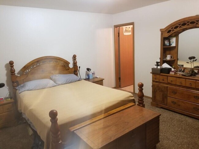 Building Photo - 3 Bed 2 Bath - Garage - Dog Friendly - NAS Whidbey