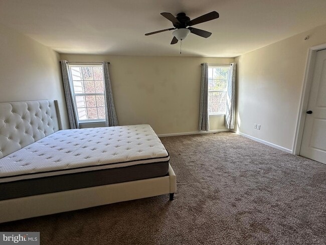 Building Photo - 525 S Twin Lakes Blvd