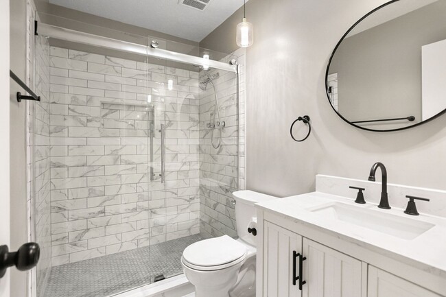 Building Photo - Beautifully Renovated 4-Bedroom, 2-Bath Home with Fenced Backyard
