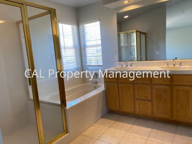 Building Photo - 3 Bedroom home in Gated Community of Las P...