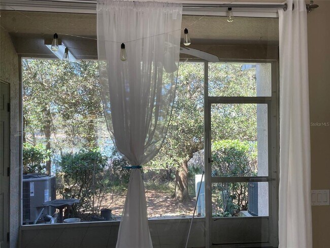 Building Photo - 894 Vineland Pl